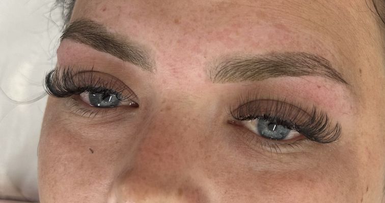 Photo of Russian lash extensions 